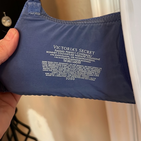 Victoria Secret Bra 32DD - Picture 3 of 3